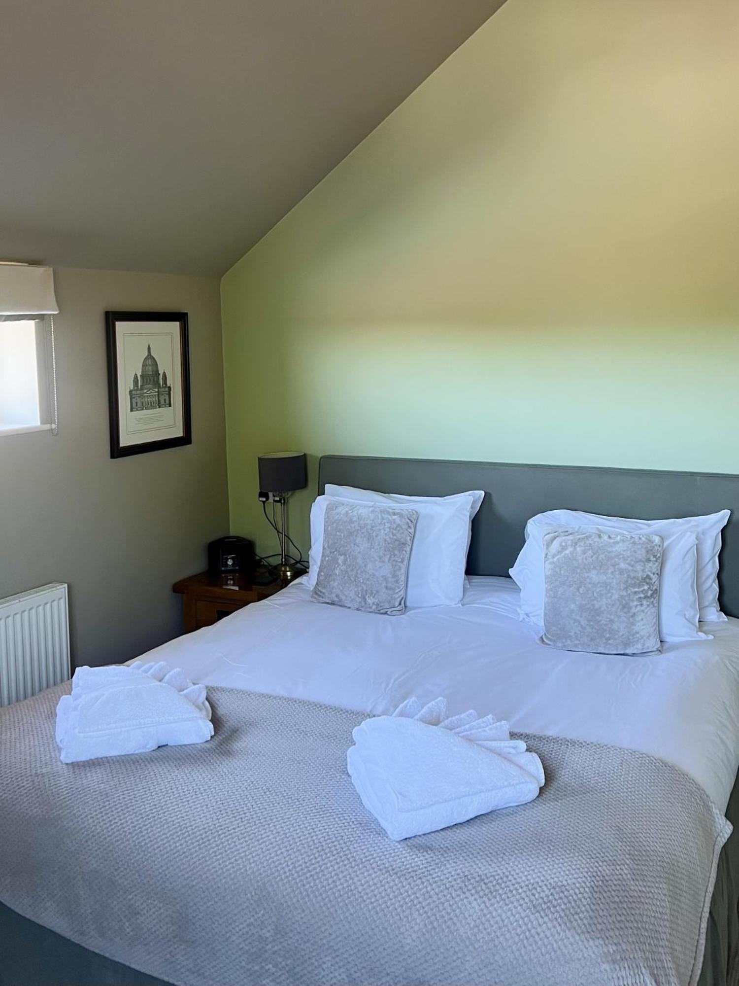 The Parson Woodforde Hotel Weston Longville Room photo